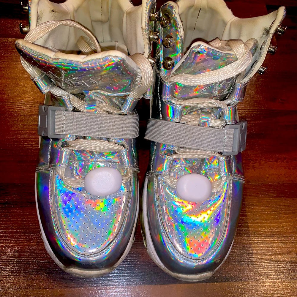 Yru Qozmo Aire Sneakers
